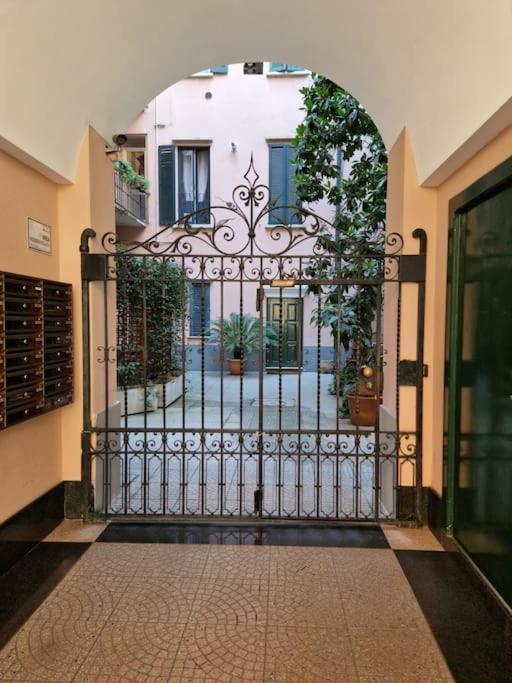 Апартаменти Cozy Flat Mins Walk To Navigli And Metro Porta Genova Мілан Екстер'єр фото